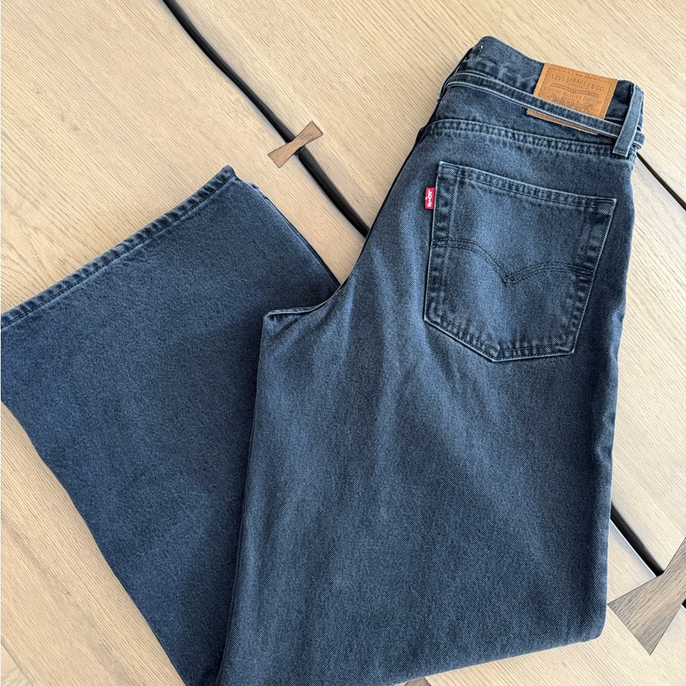 Levi's women’s black “Baggy Straight” size 27